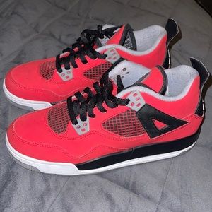 Jordan Retro 4 “Toro Bravo”